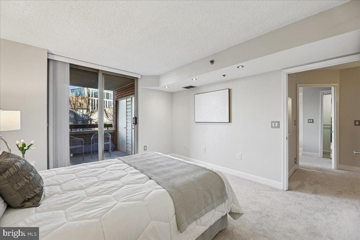 1276 N Wayne Street #418 photo 23