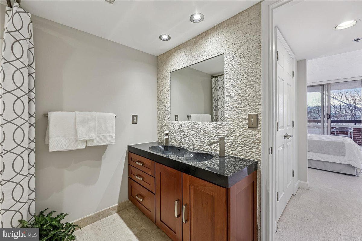 1276 N Wayne Street #418 photo 26