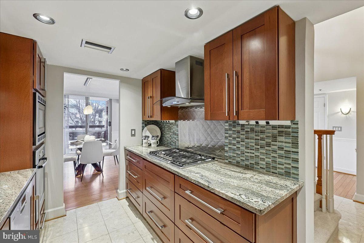1276 N Wayne Street #418 photo 5