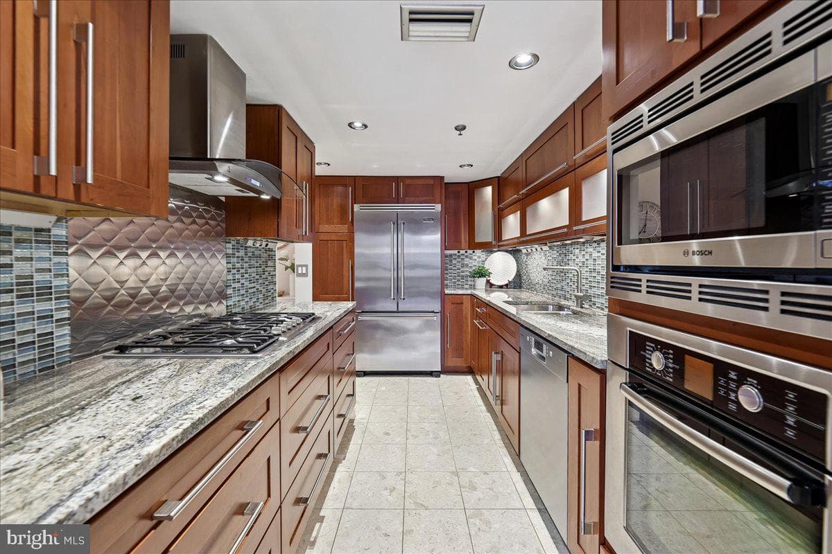 1276 N Wayne Street #418 photo 6