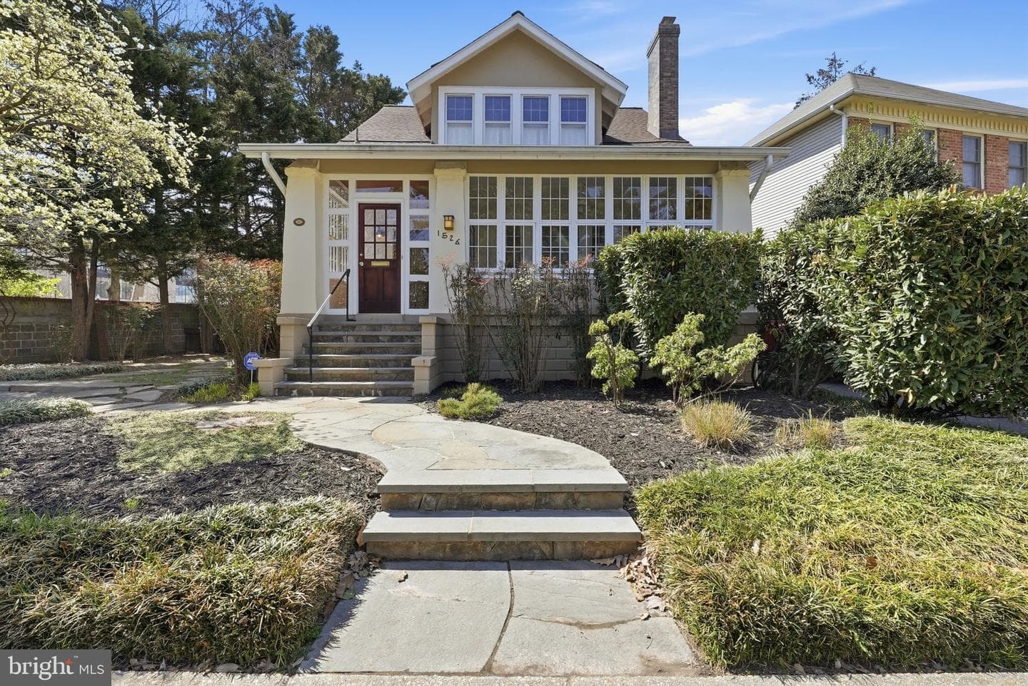 1526 N Edgewood Street photo 3
