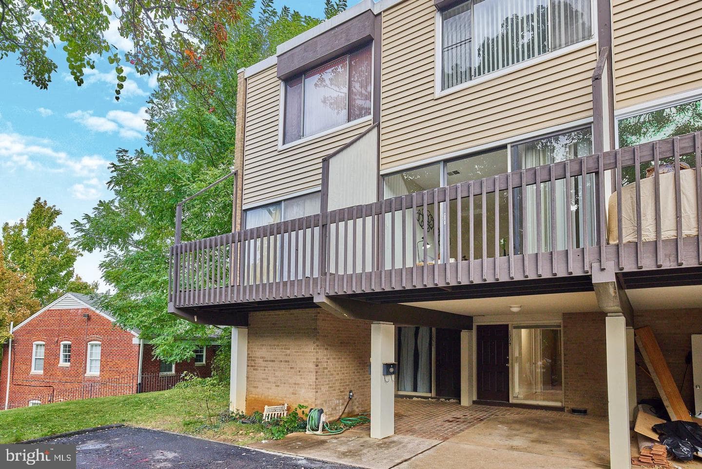 1231 N Quinn Street photo 2