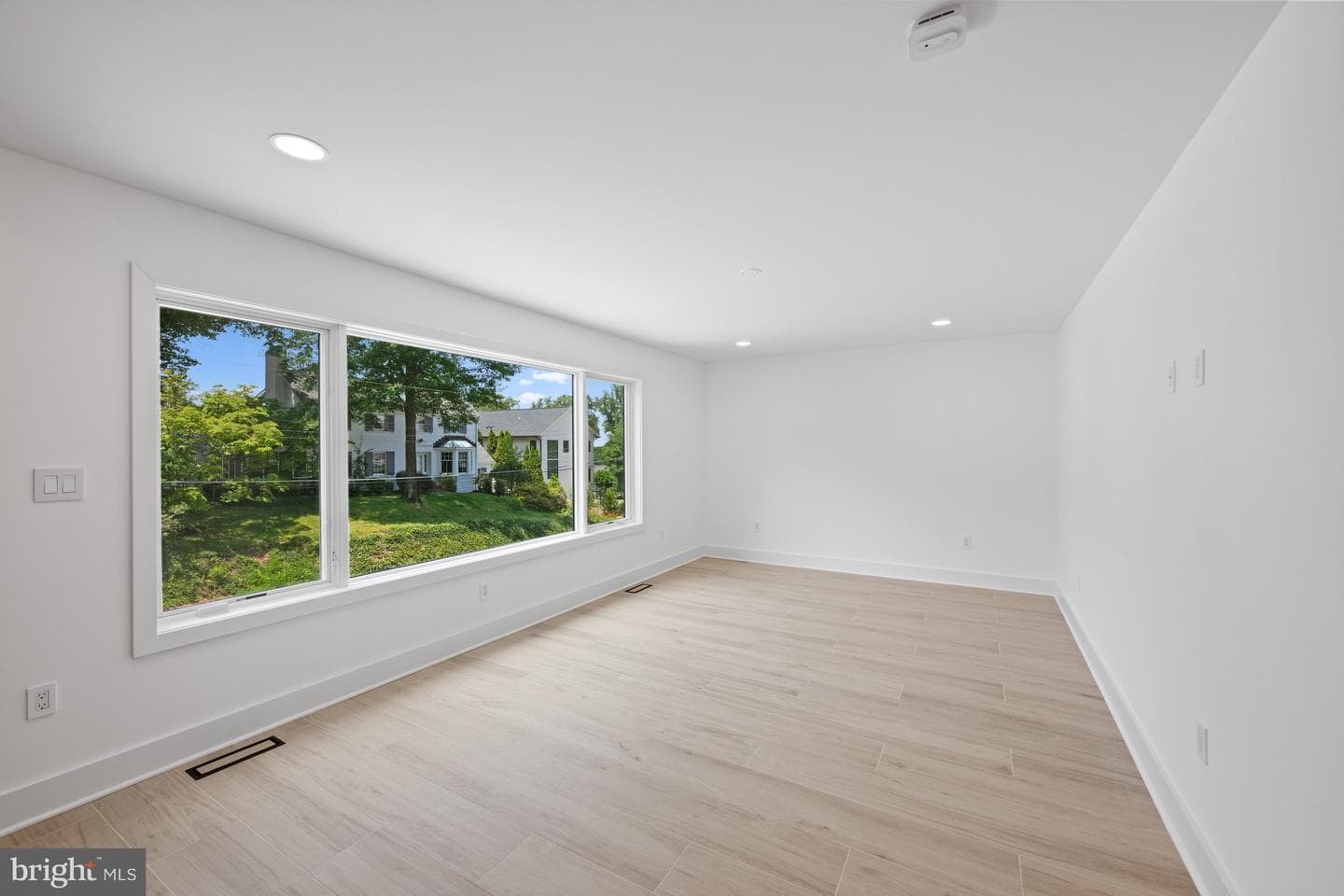 2321 N Richmond Street photo 39