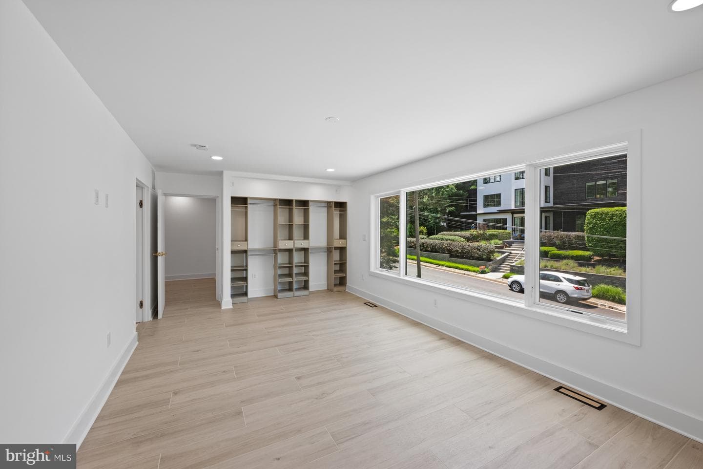 2321 N Richmond Street photo 40