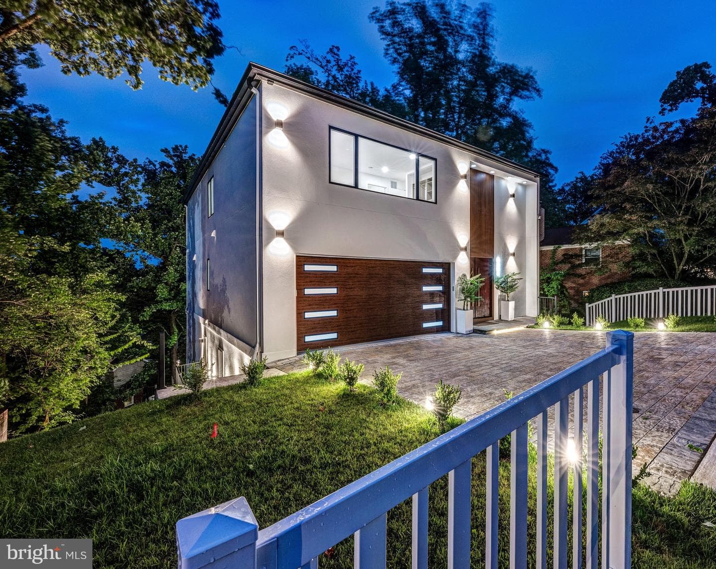 2321 N Richmond Street photo 69