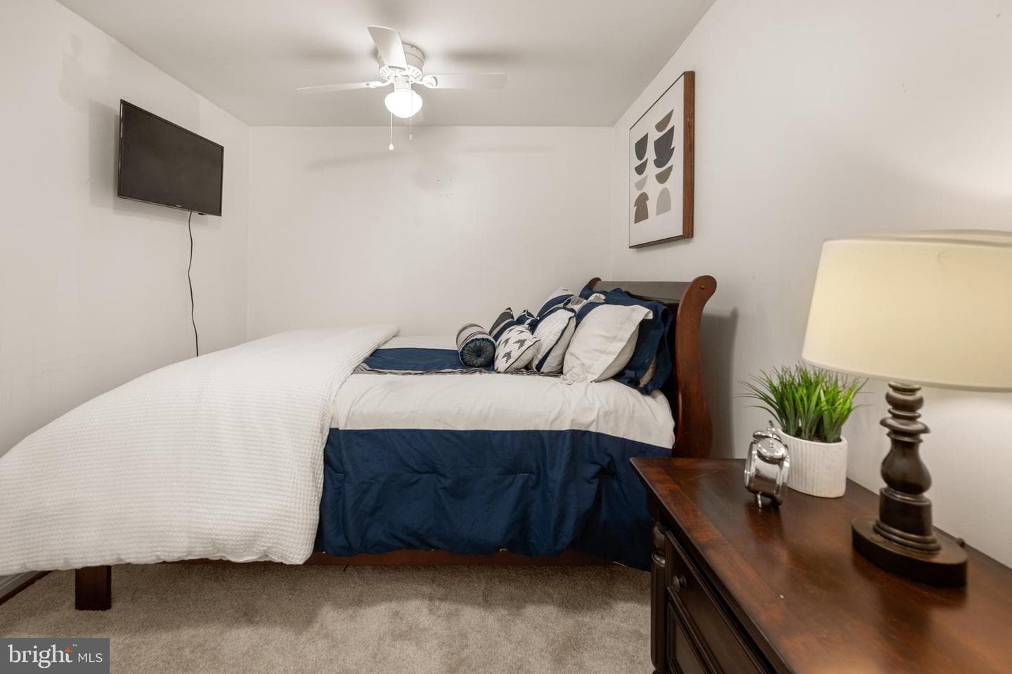 1913 N Rhodes Street N #15 photo 11