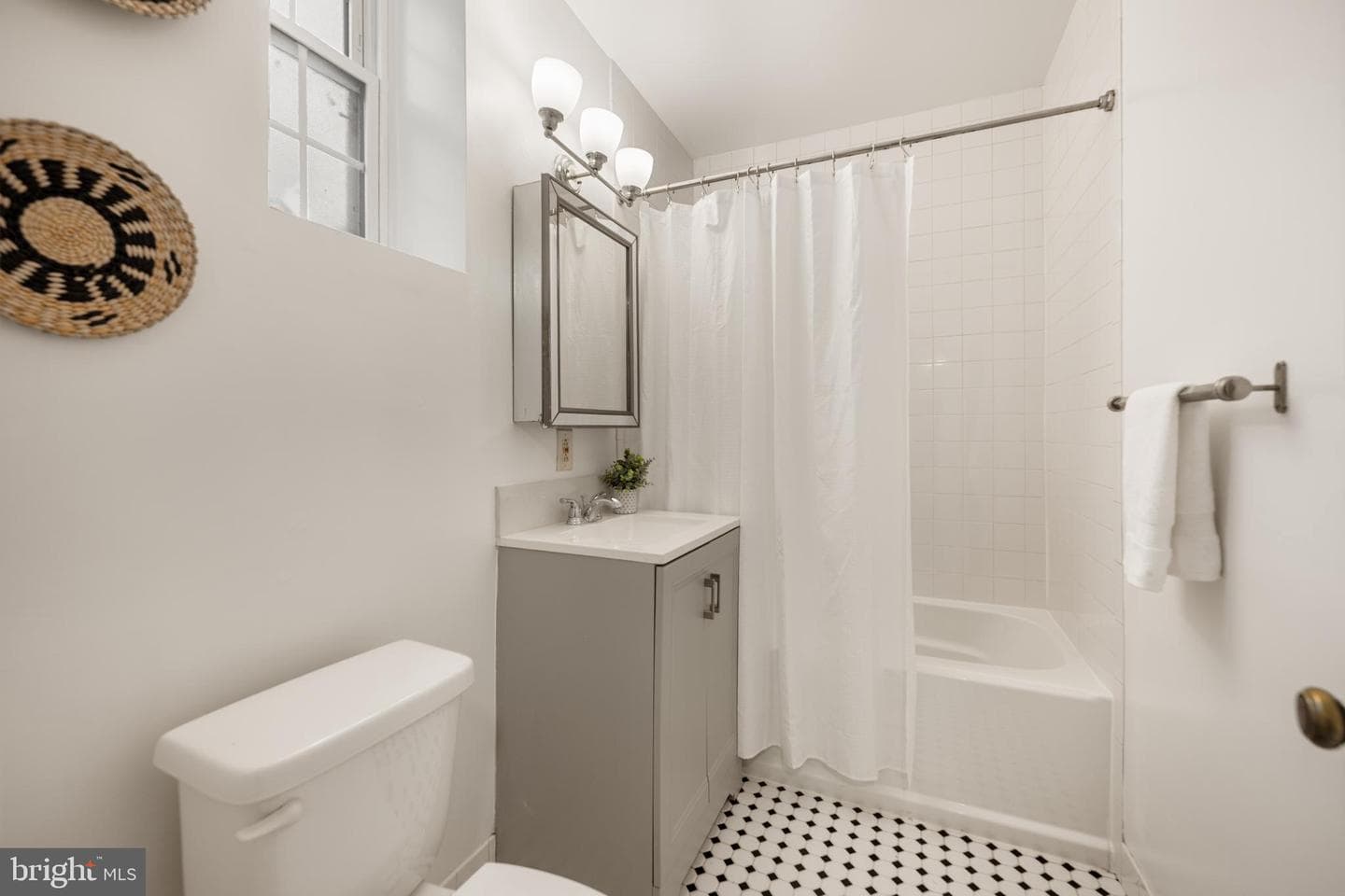 1913 N Rhodes Street N #15 photo 12