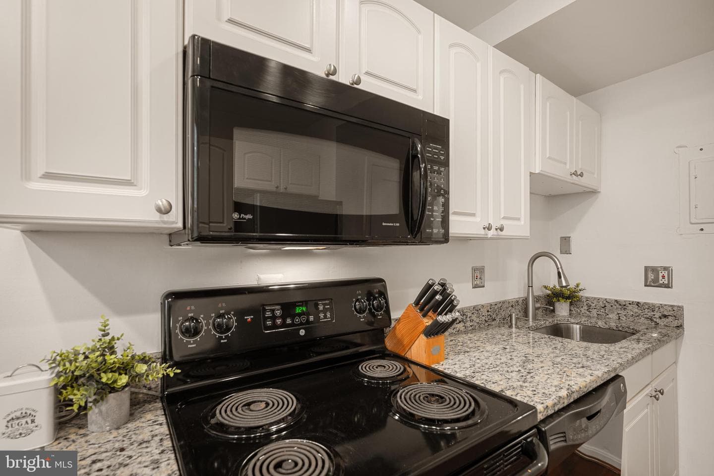 1913 N Rhodes Street N #15 photo 6