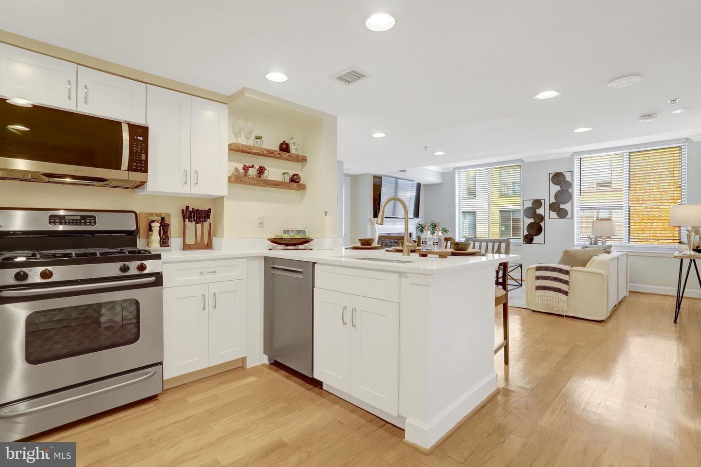 1201 N Garfield Street #612 photo 3