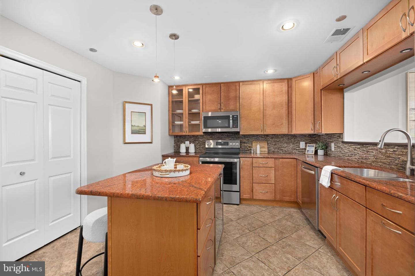 1301 N Courthouse Road #1805 photo 10