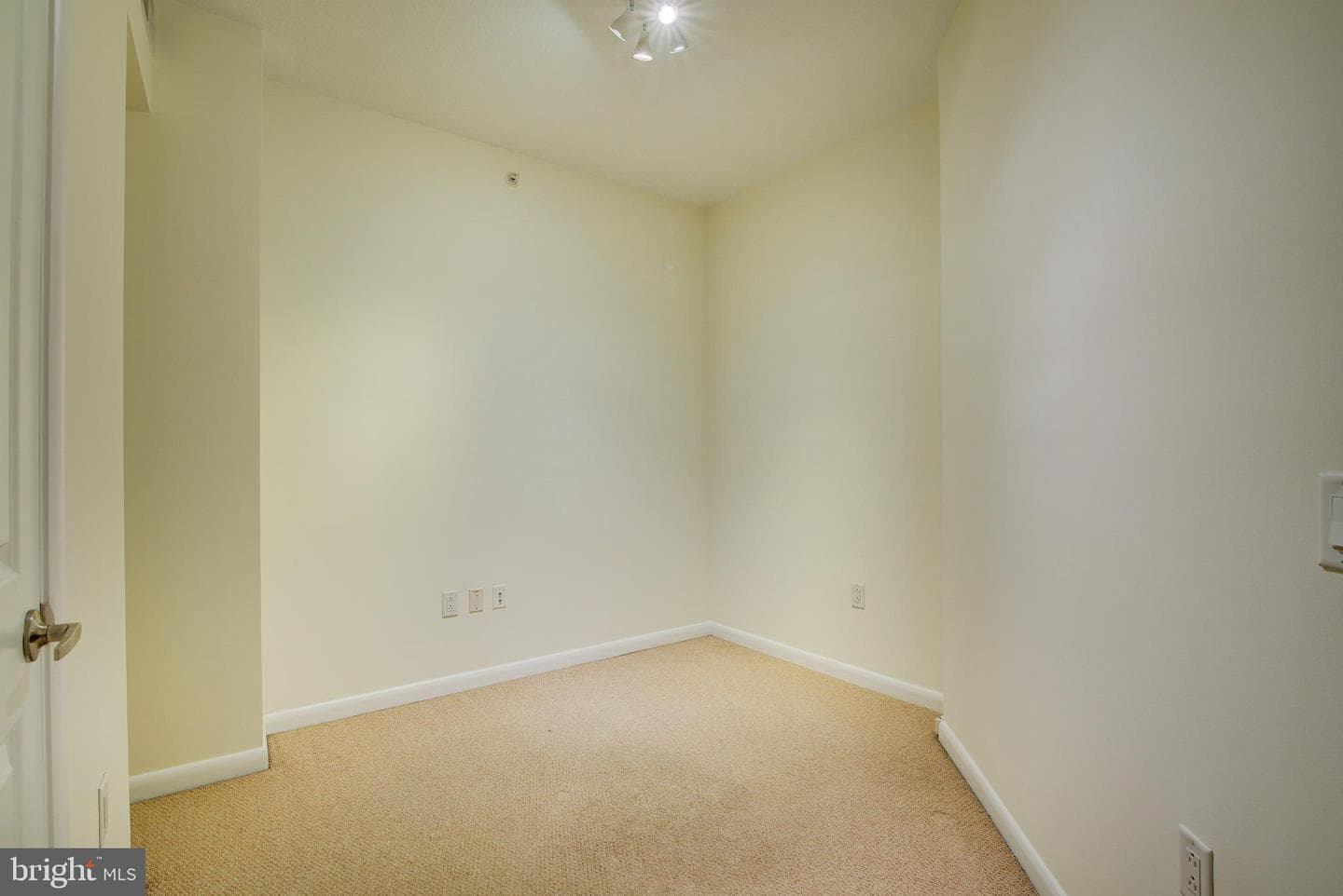 1021 N Garfield Street #132 photo 15