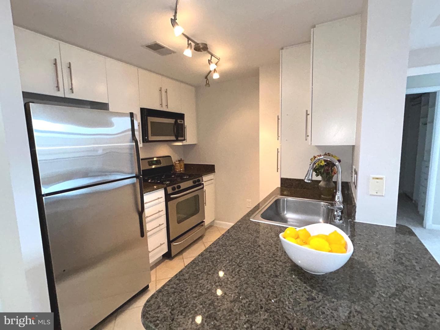 1021 N Garfield Street #812 photo 4
