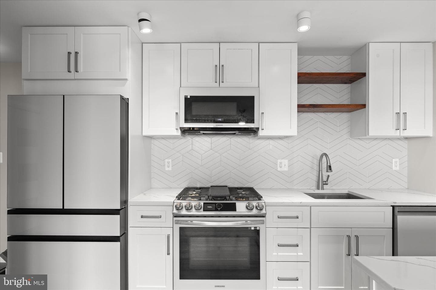 1301 S Arlington Ridge Road #609 photo 6