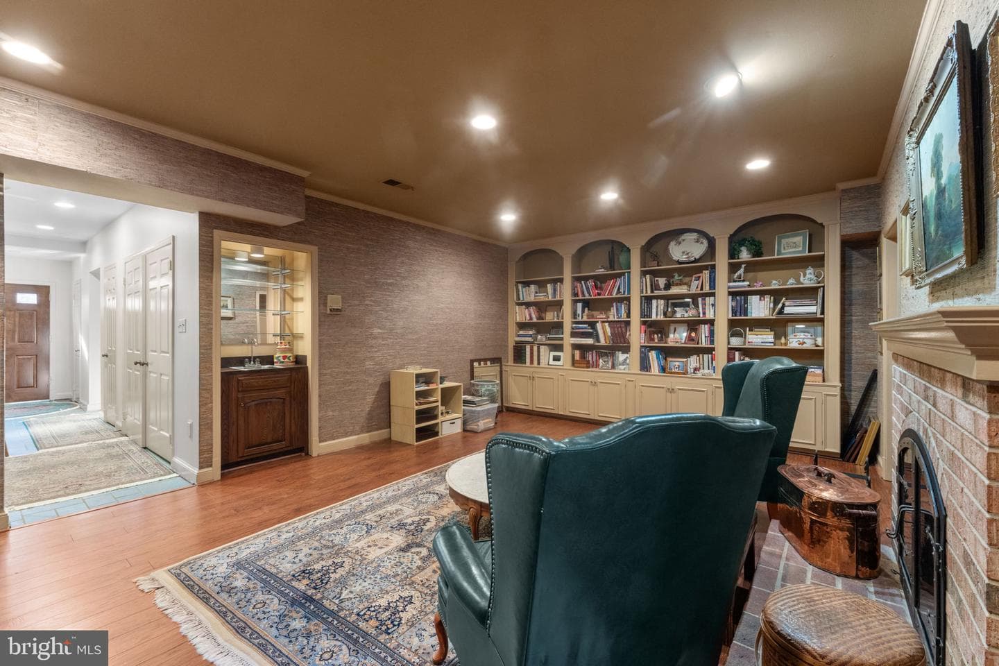 2407 S Queen Street photo 16