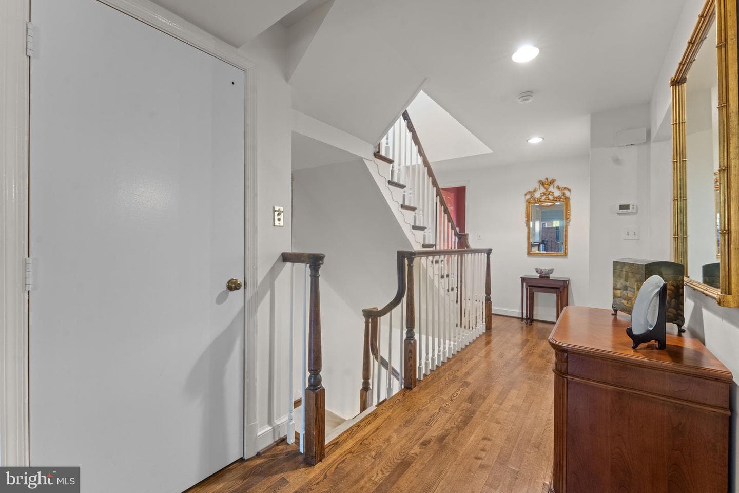 2407 S Queen Street photo 22