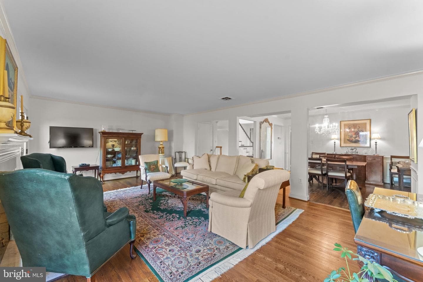 2407 S Queen Street photo 28