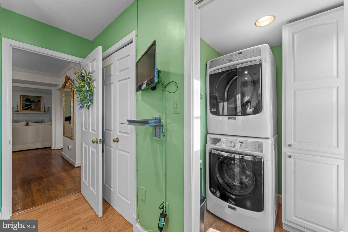 2407 S Queen Street photo 35