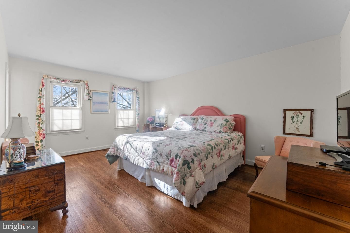 2407 S Queen Street photo 39