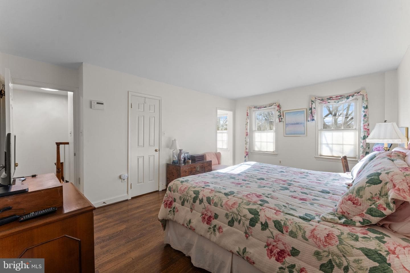2407 S Queen Street photo 40