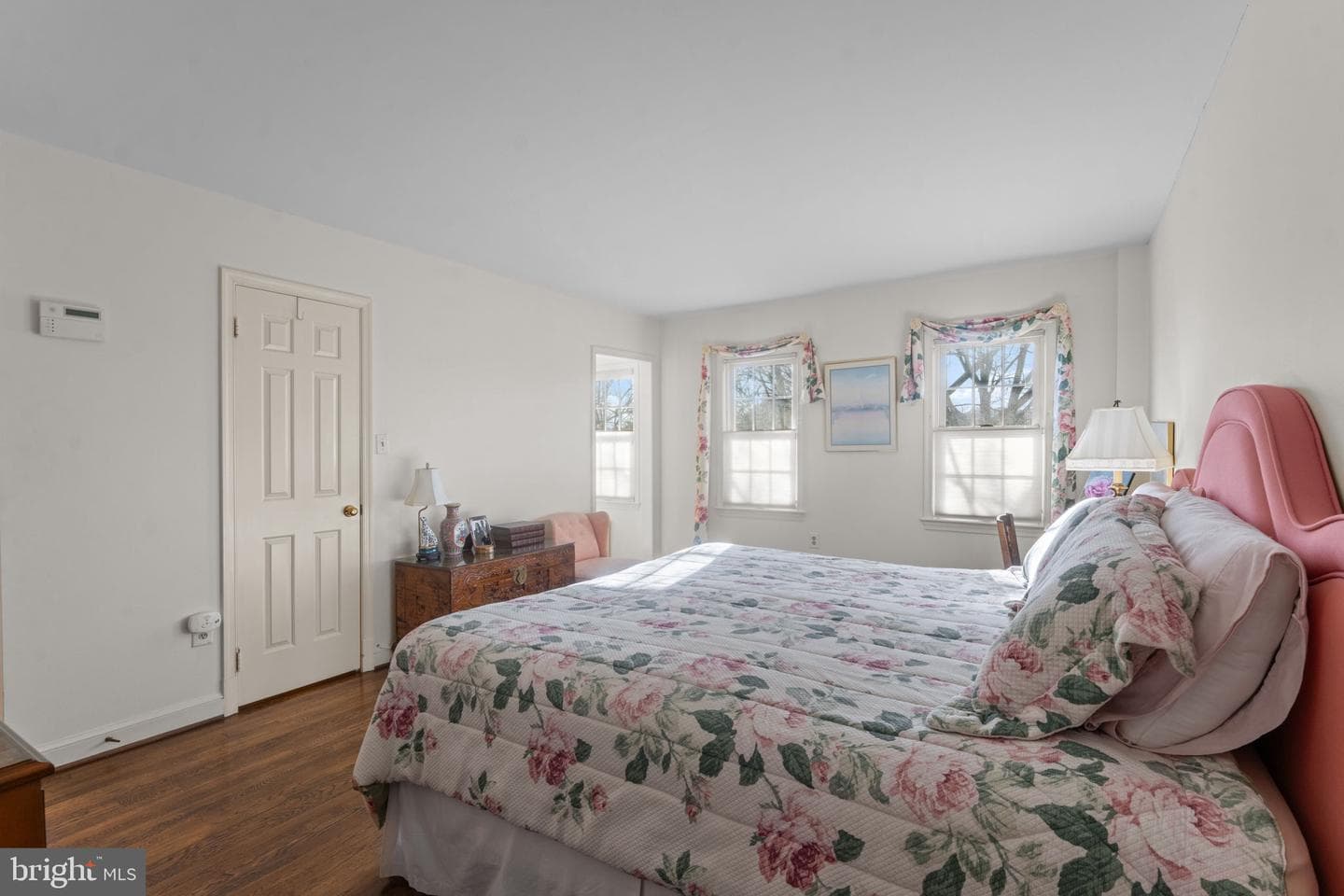 2407 S Queen Street photo 41