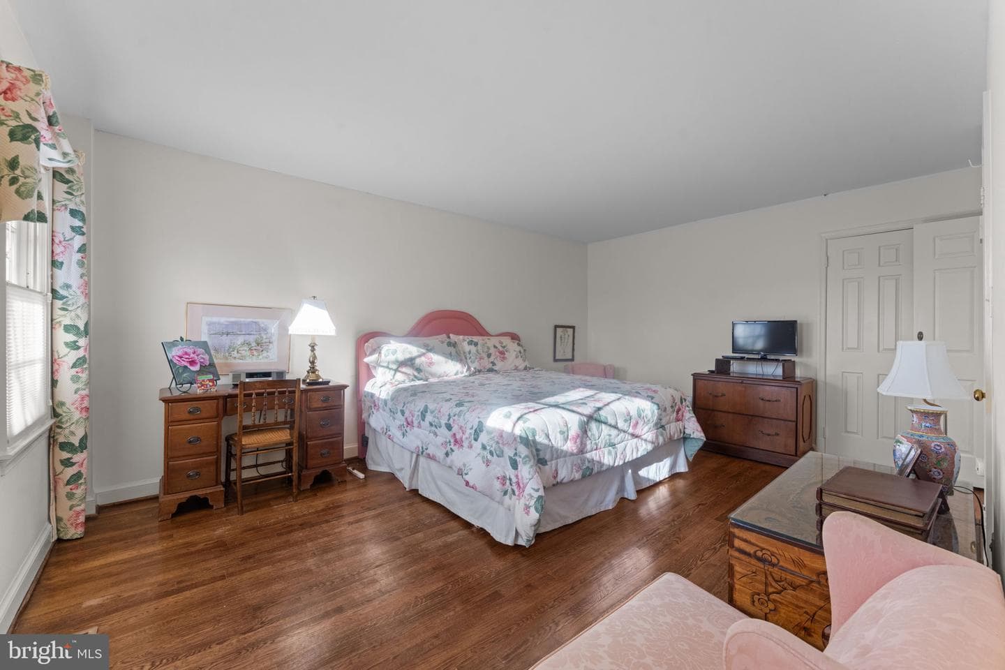 2407 S Queen Street photo 42