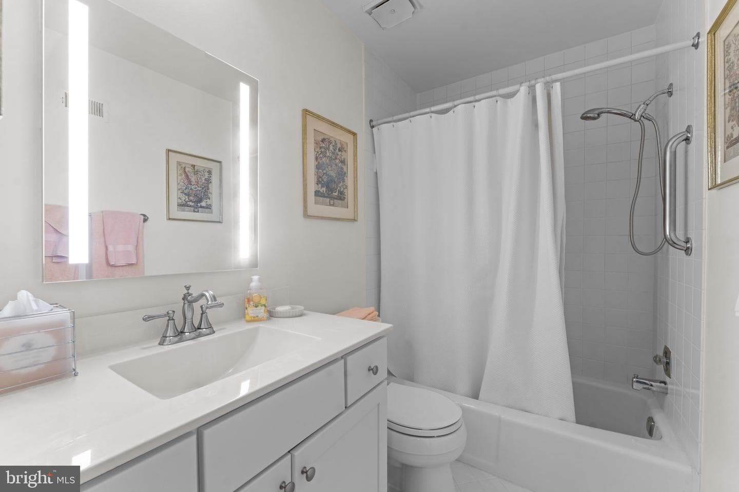 2407 S Queen Street photo 47
