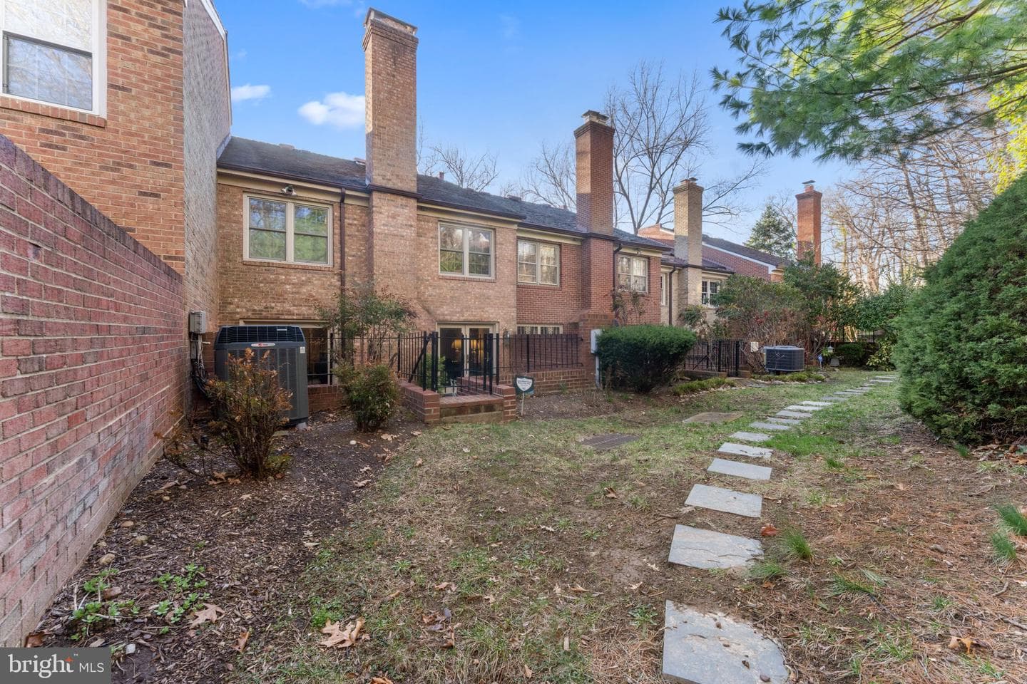 2407 S Queen Street photo 50