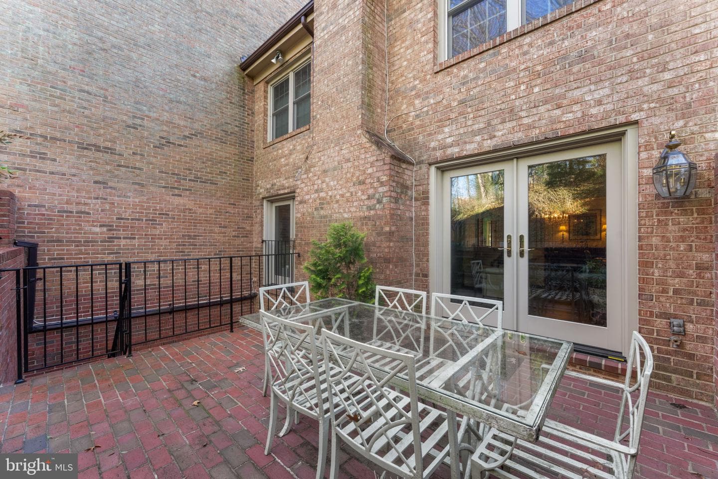2407 S Queen Street photo 6