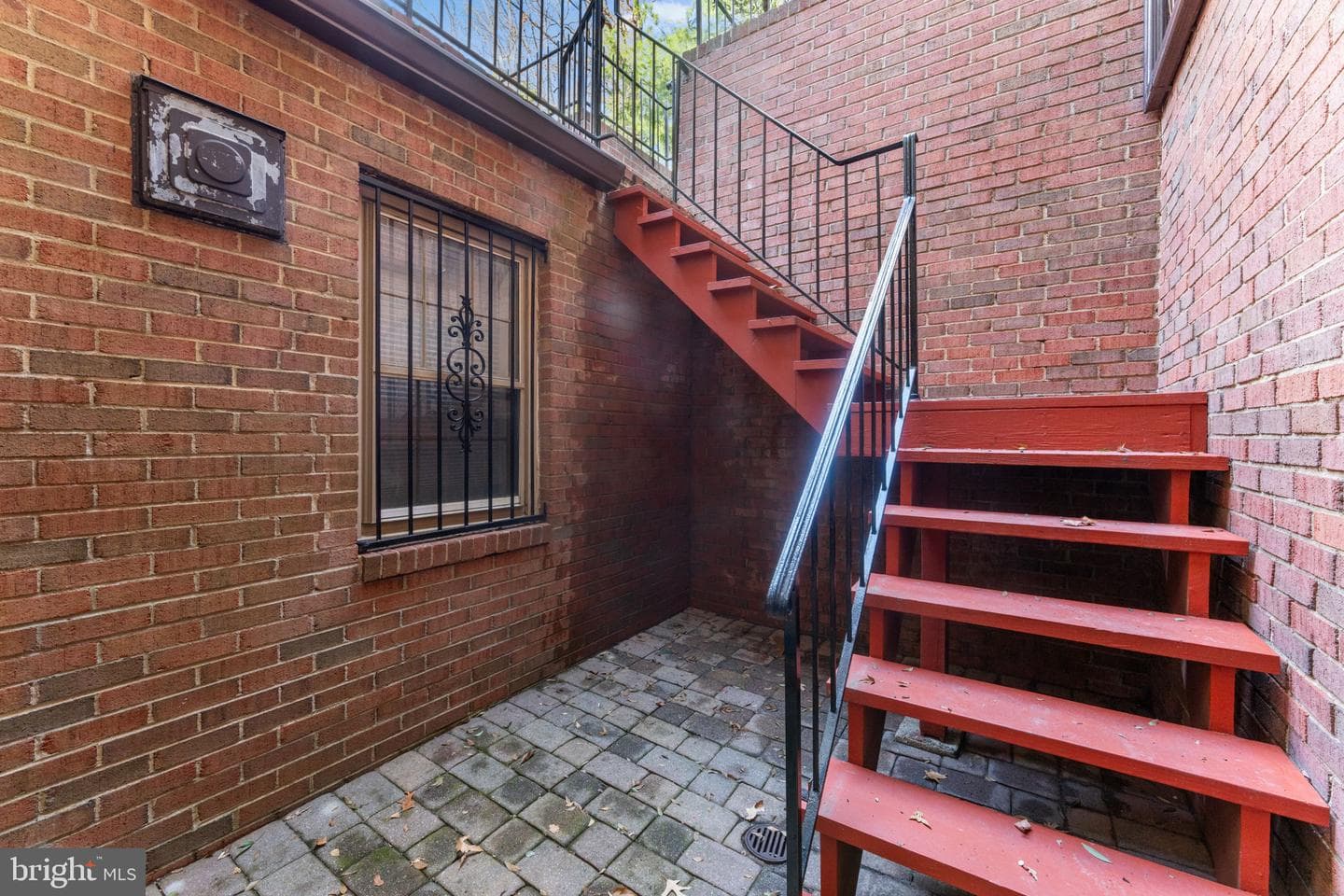 2407 S Queen Street photo 8