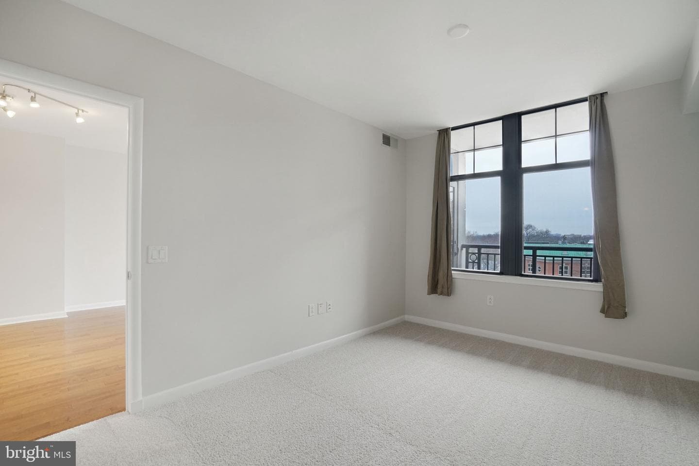 1021 N Garfield Street #740 photo 16
