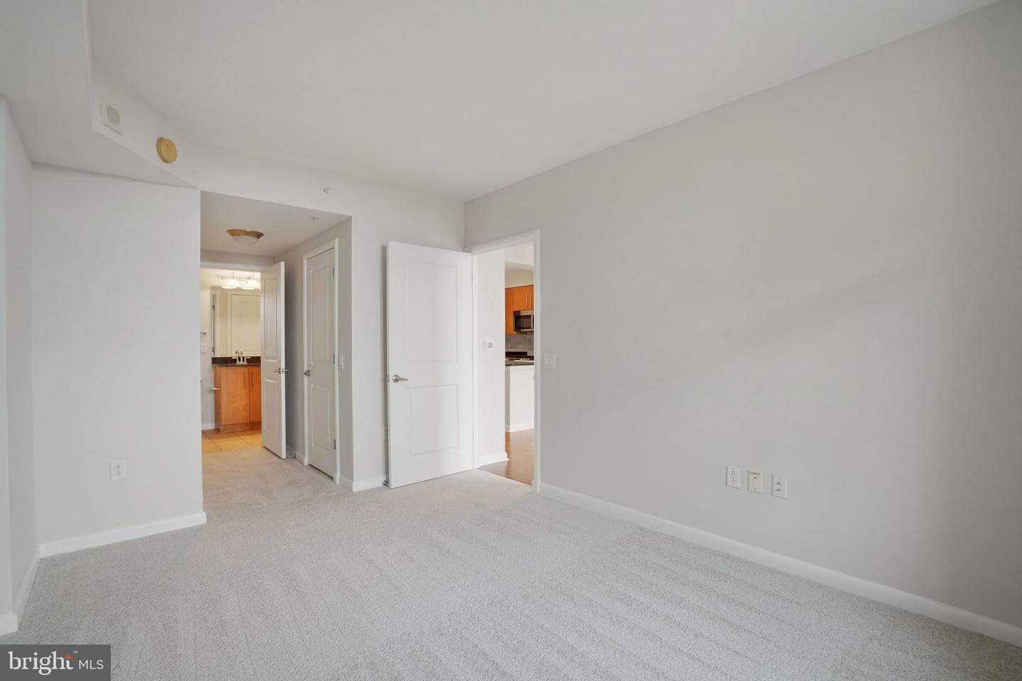 1021 N Garfield Street #740 photo 18