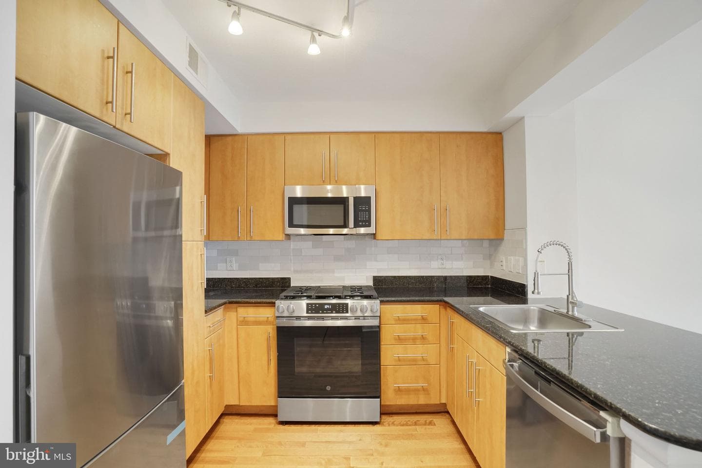 1021 N Garfield Street #740 photo 4