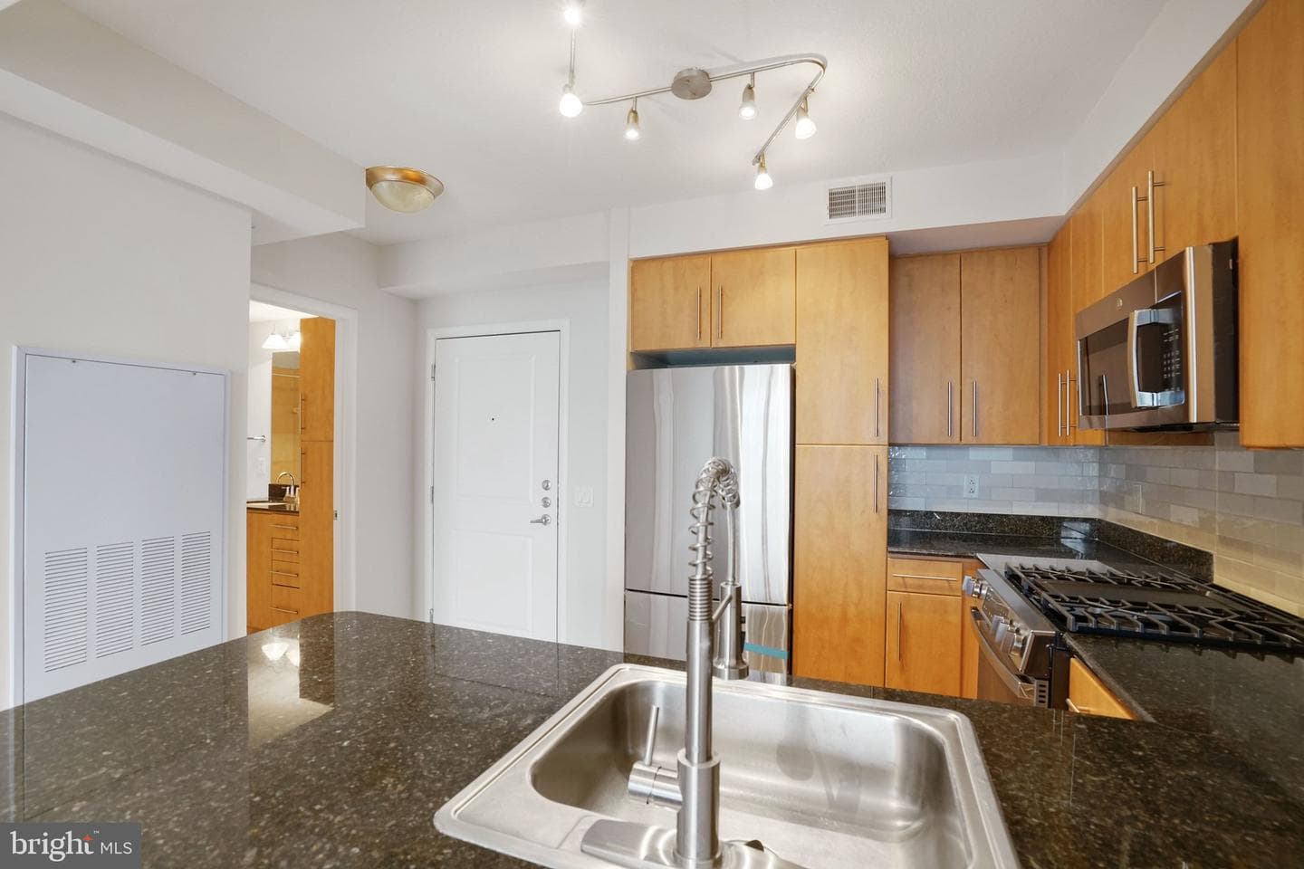 1021 N Garfield Street #740 photo 5