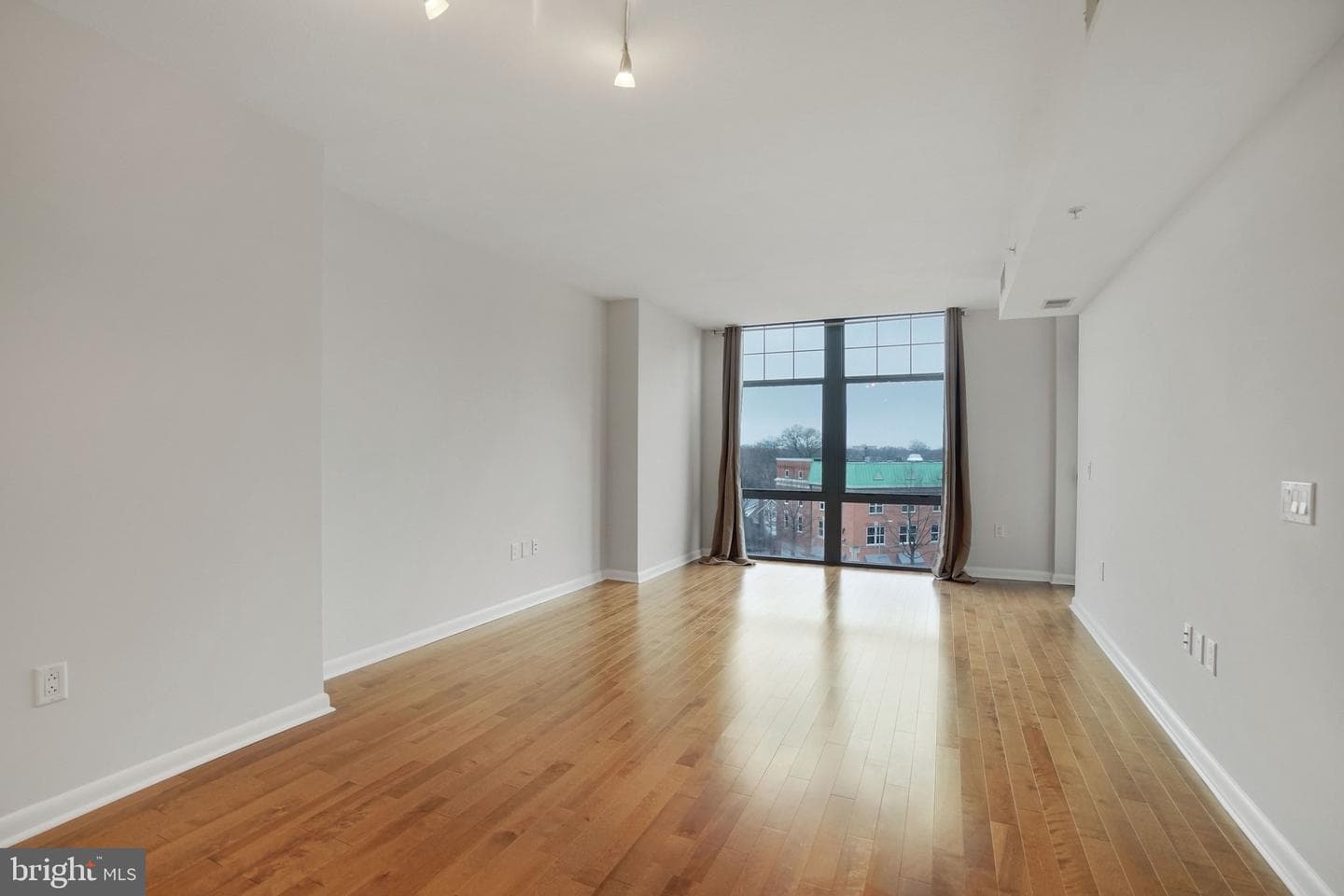 1021 N Garfield Street #740 photo 6