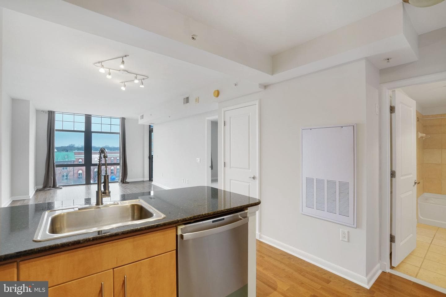 1021 N Garfield Street #740 photo 7