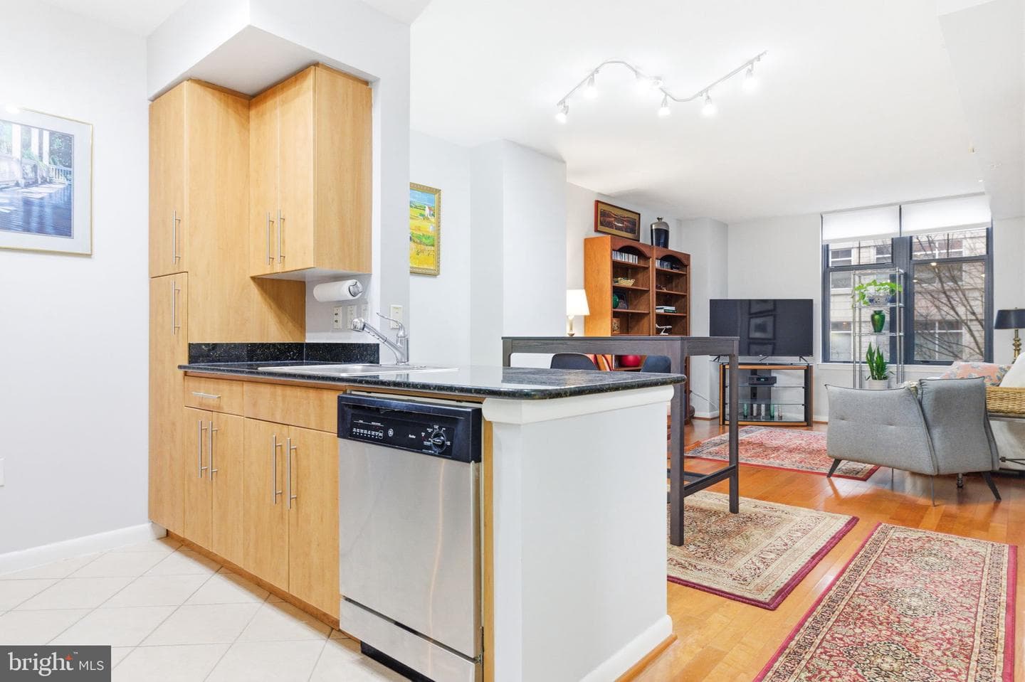1021 N Garfield Street #404 photo 3