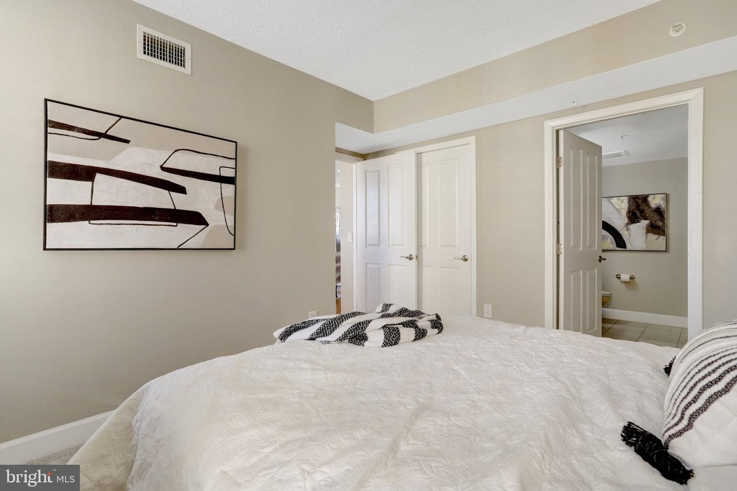 1205 N Garfield Street #908 photo 16