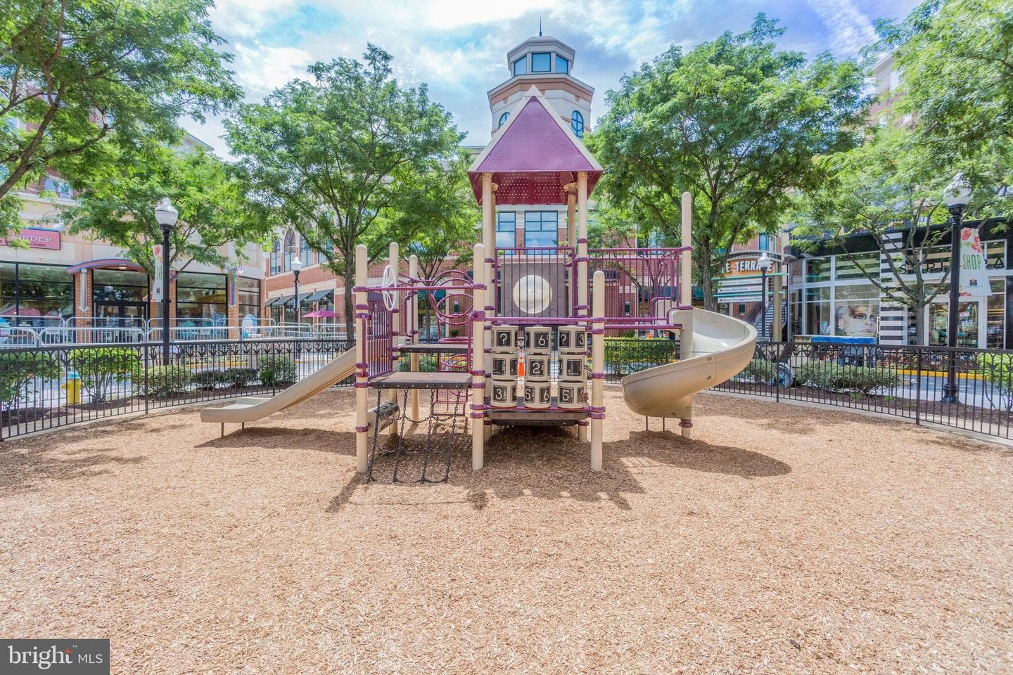 1205 N Garfield Street #908 photo 38