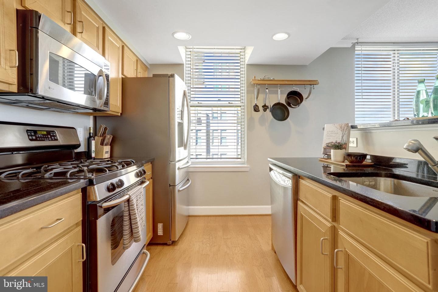 1205 N Garfield Street #908 photo 9