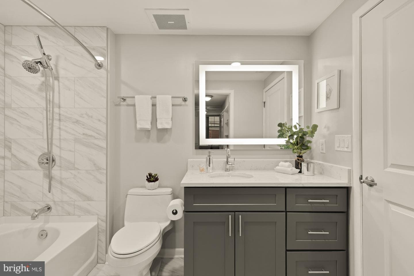 1021 N Garfield Street #532 photo 19