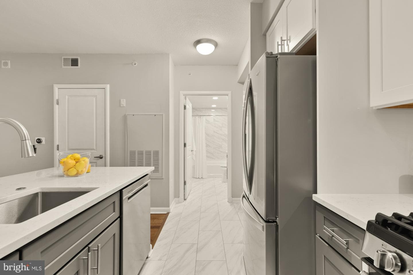 1021 N Garfield Street #532 photo 6