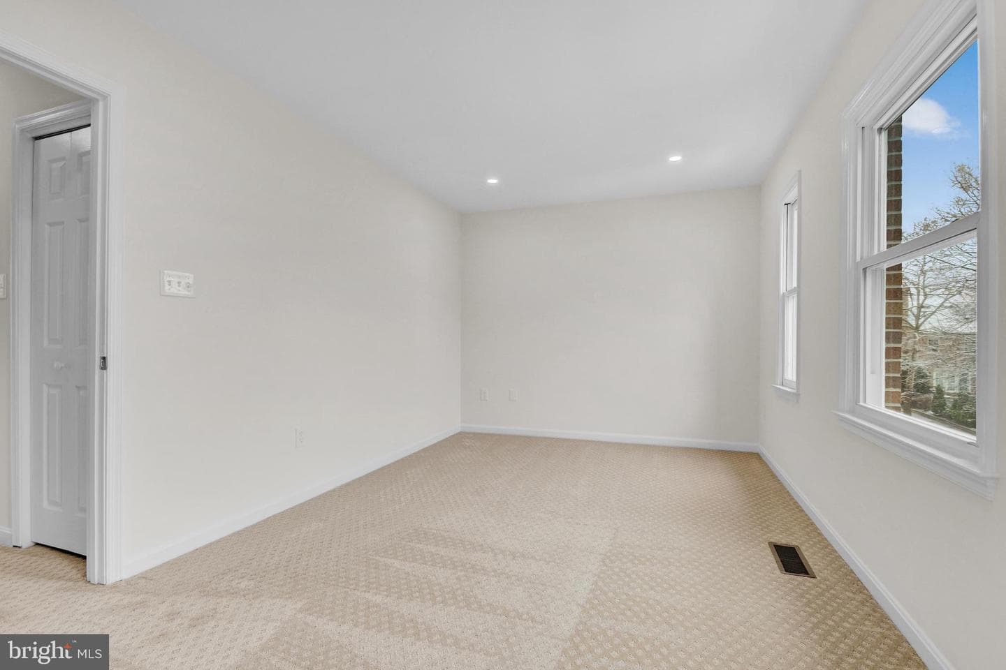 1122 N Stafford Street photo 37
