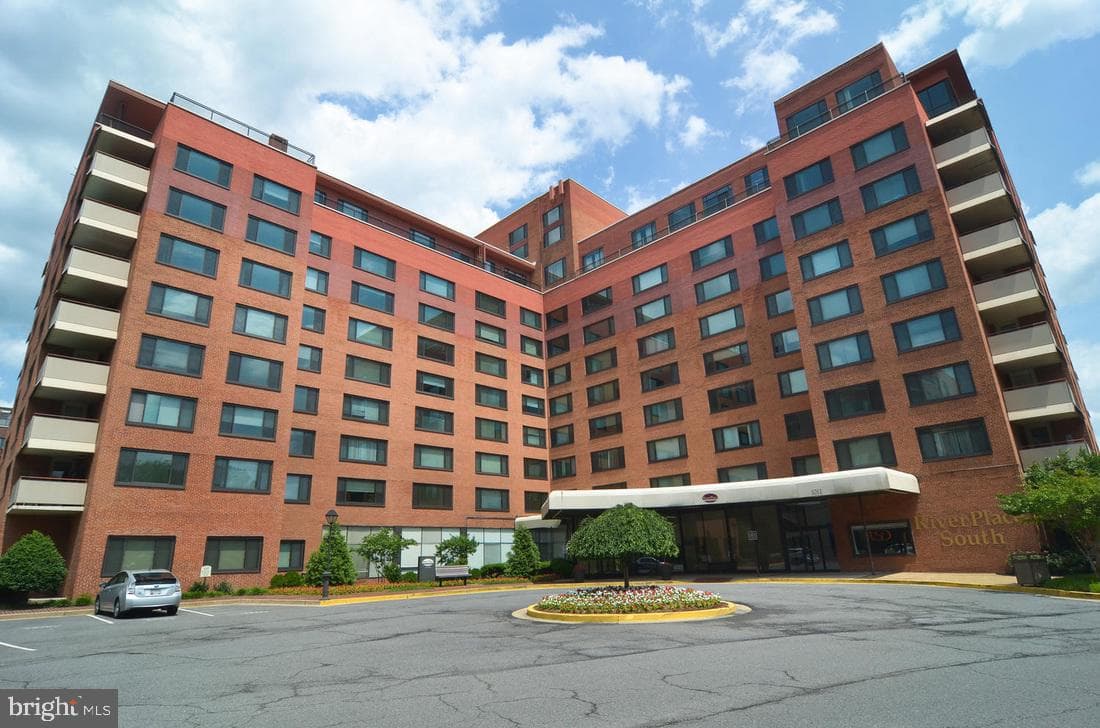 1011 Arlington Blvd # 423