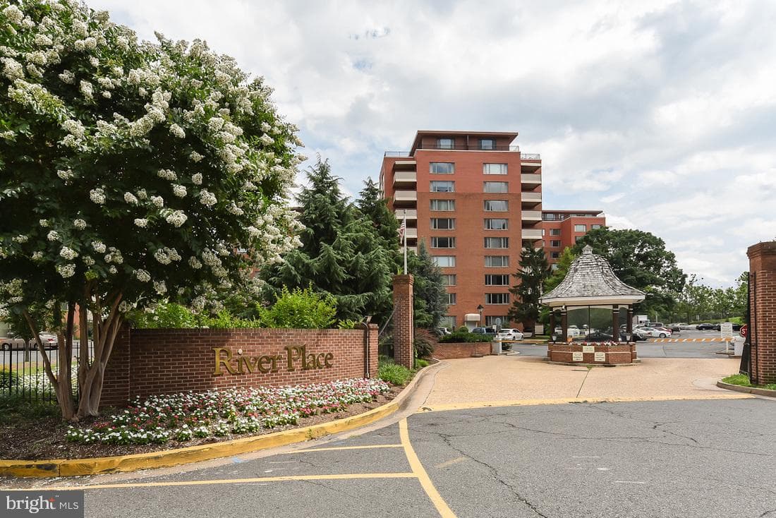 1011 Arlington Boulevard #423 photo 25
