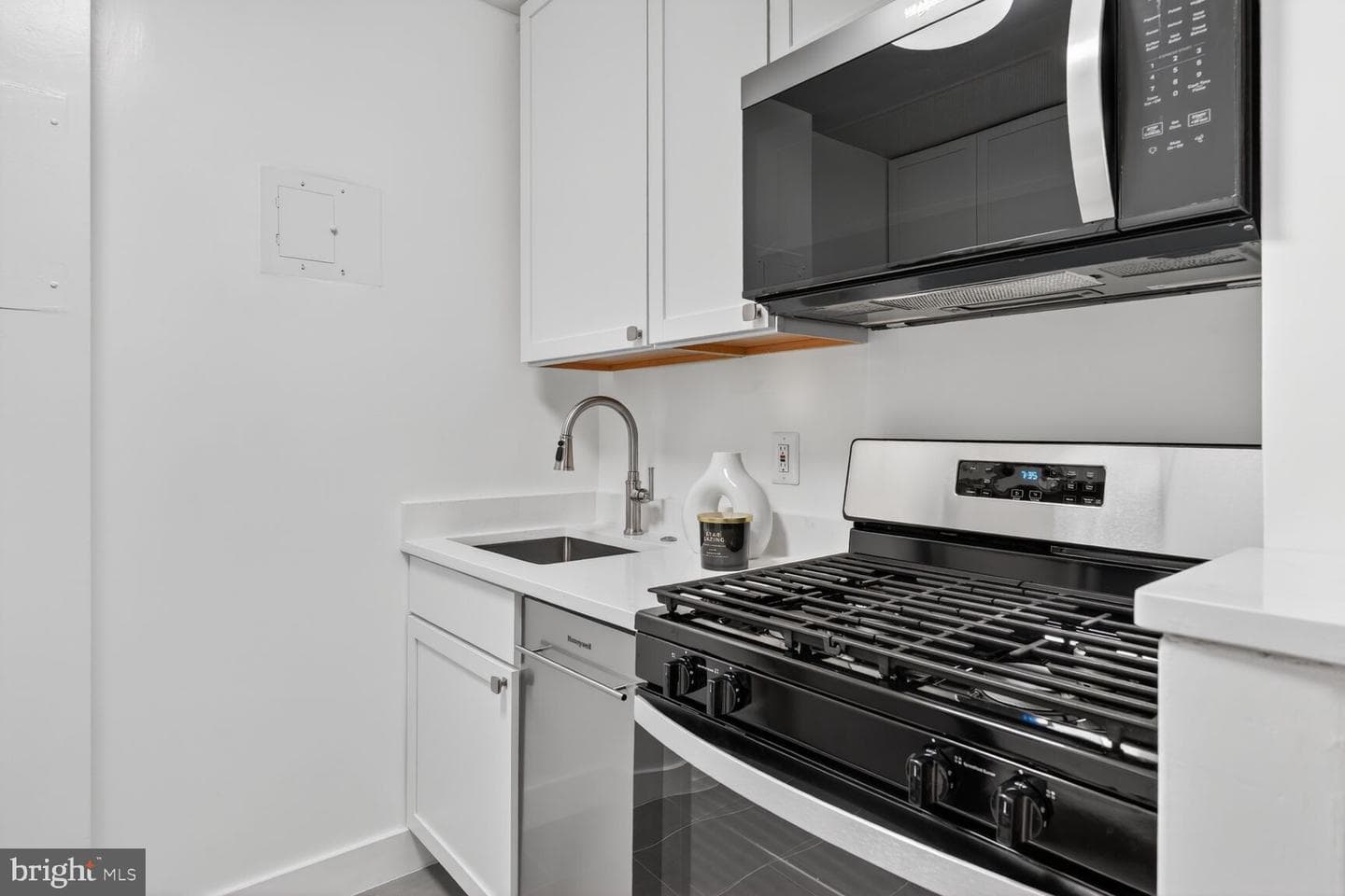 1121 Arlington Boulevard #207 photo 7
