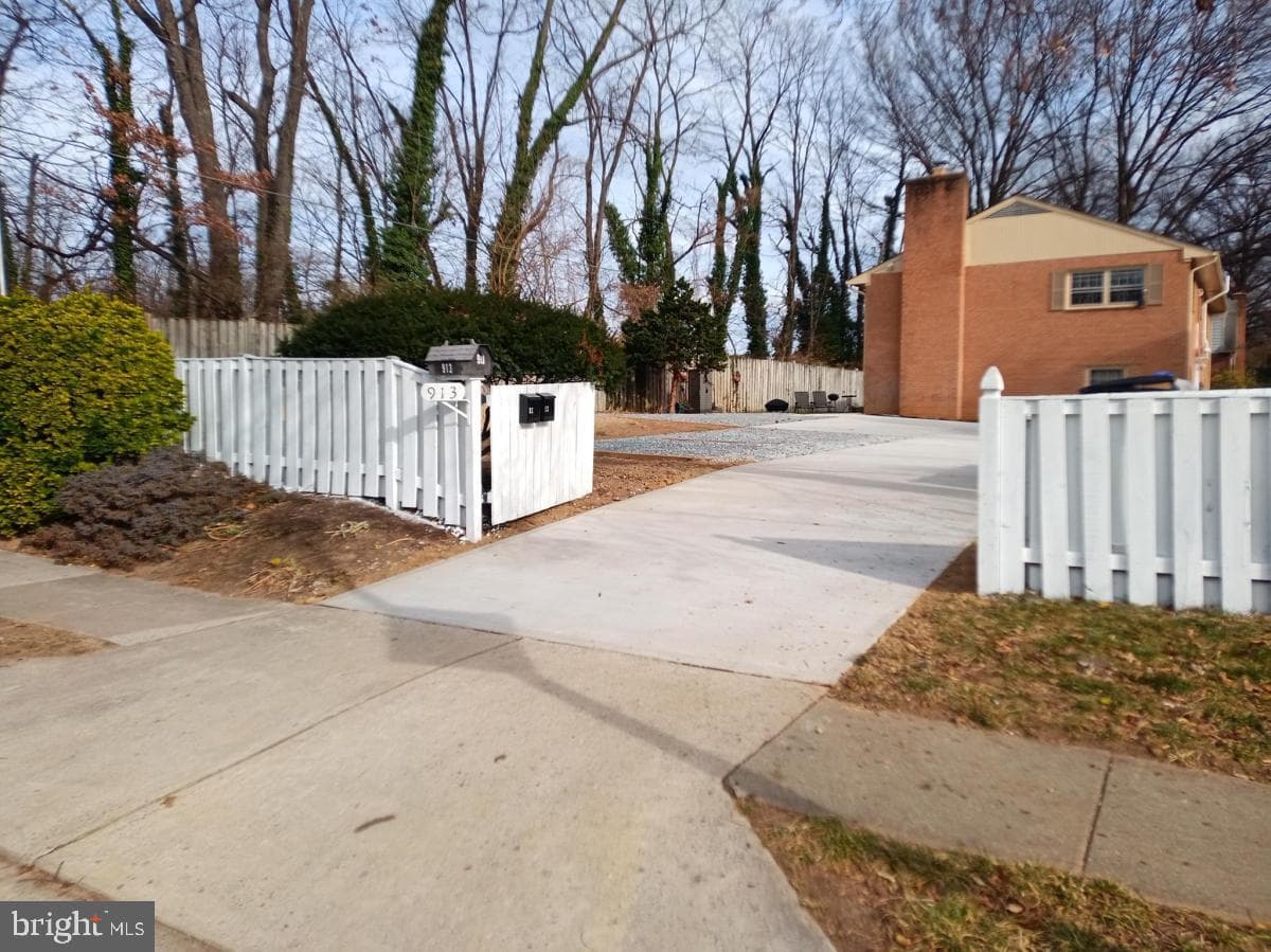 913 N Harrison Street photo 2