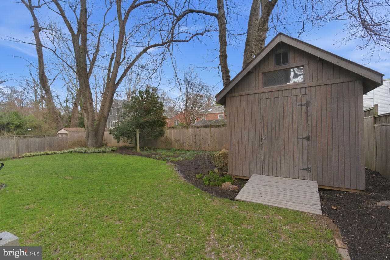 1301 N Quintana Street photo 45