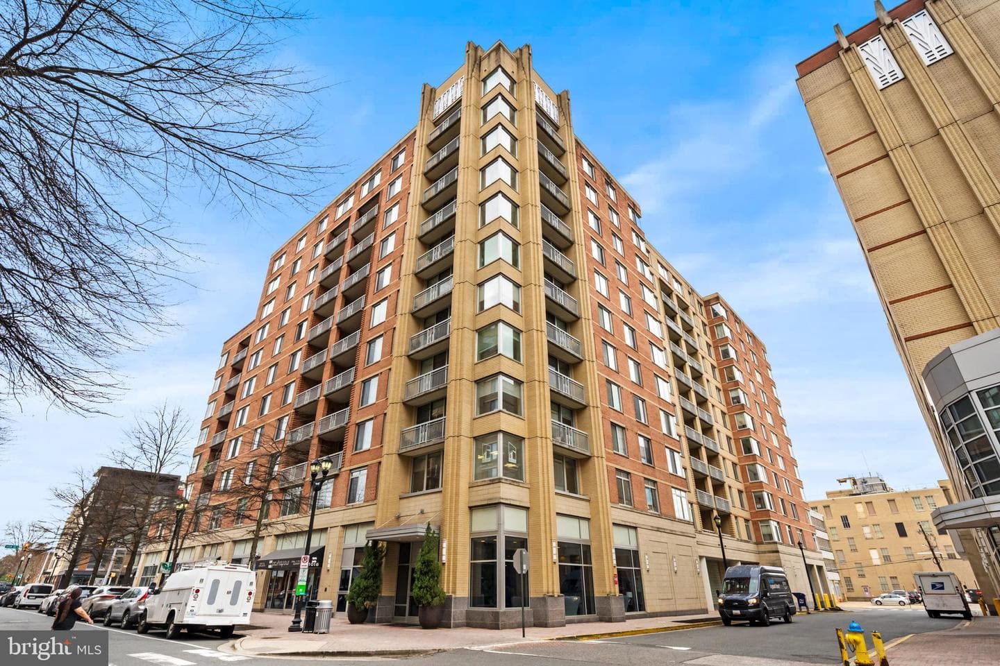 1020 N Highland Street #907, Arlington