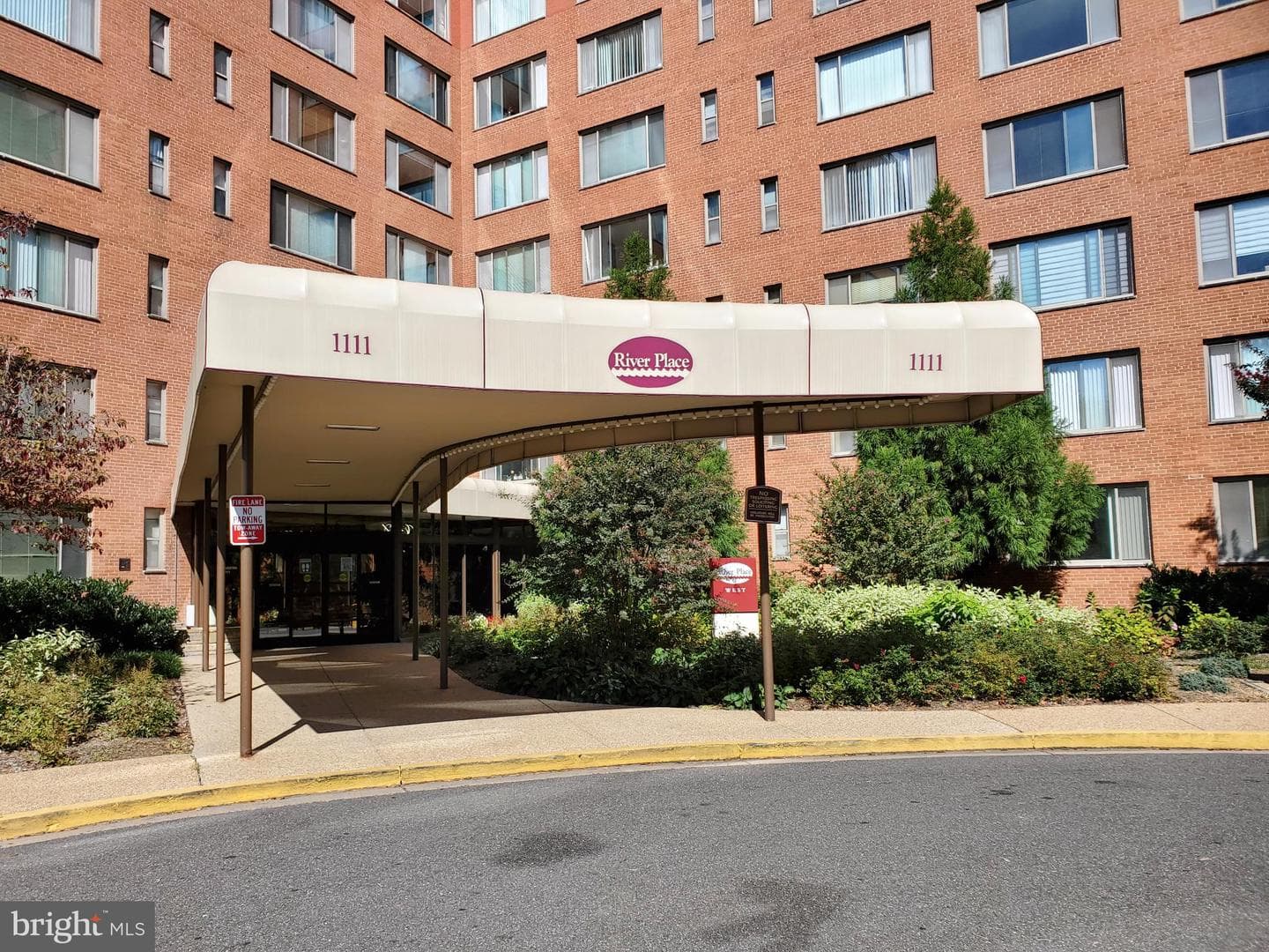 1111 N Arlington Boulevard #623 photo 2