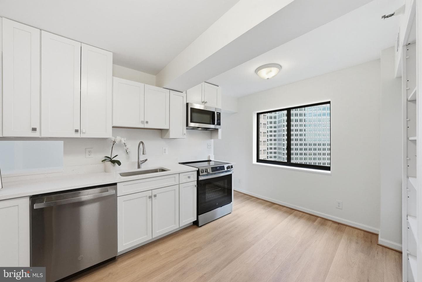 1600 N Oak Street #906 photo 10
